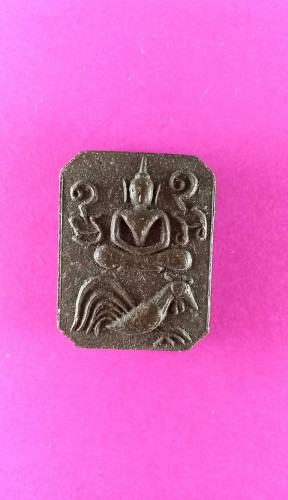 พระทรงไก่หางพวงเนื้อผงผสมว่าน วัดหรงบนปี40 จ.นครศรีธรรมราช