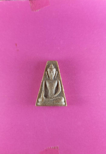 พระผงสุพรรณเนื้อผงน้ำมันมีหน้ามีตาปี15สวยมาก 