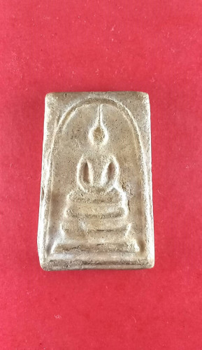 สมเด็จสามชั้นโซนหยาบมีคราบน้ำมนต์สวยมากดูง่าย  