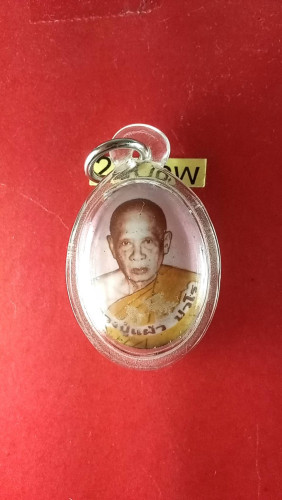 ล็อกเก็ตครึ่งองค์ วัดกำแพงแสน 