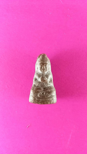 พระประทานพรผงบางขุนพรหมผสมว่านสบู่เลือดใต้ฐานยันต์ใบพัด