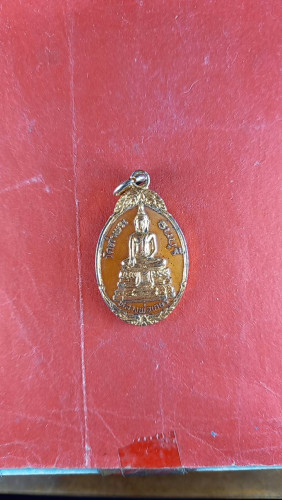 เหรียญลงยาสีส้มลพ.เกษรหลังพระประจำวันจันทร์ กทม. 