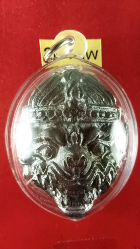 รูปหน้าหนุมาณจัมโบ้เนื้อสังขวานรบรรจุรูปหล่อหนุมาณตะกรุด2ดอกสีผึ้ง สวยมาก