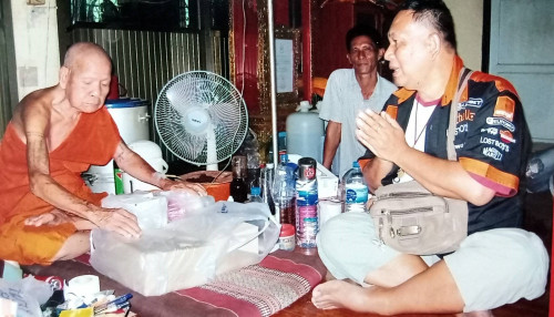 ร.ต.ท.เจริญไปกราบลพ.สมบุญ วัดลำพันบอง