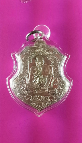  เหรียญเสมาเงินเต็มองค์รุ่นเจริญสุขปี52 เบอร์209กล่องเดิม