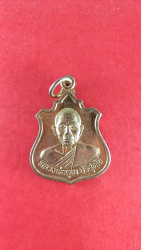 เหรียญกะไหล่ทองครึ่งองค์ปี20สวยมาก