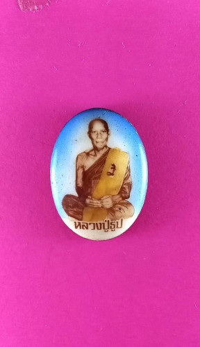 ล็อกเก็ตเต็มองค์หลังอุดว่านและกัอนผงบางขุนพรหม( รับจากมือลพ.ธูปฯ )