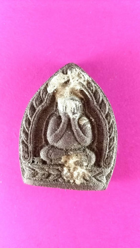 พระปิดตาหลังรูปเหมือนเนื้อชานหมากผงพุทธคุณผงอิทธิเจที่ท่านลบไว้รุ่น1