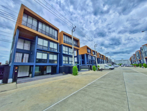 HOME OFFICE / PENTHOUSE ใกล้สนามบินสุวรณภูมิ ขาย/ให้เช่า มี 2หลังติดกัน โครงการหรู WERKK กิ่งแก้ว-สุ 2