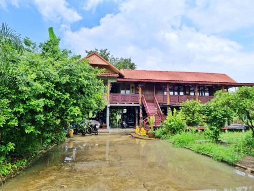 บ้านเช่าฉลองกรุง /  บ้านไม้ให้เช่าพร้อมบ่อปลา ใกล้วัดลำผักชี กว้างขวาง 400 ตรว.วิวสวยๆ ติดทุ่งนา ติด 4