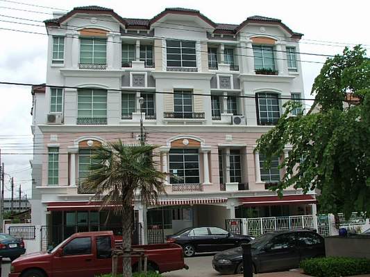 (ให้เช่าแล้ว) HOME OFFICE  บ้านกลางเมืองลาดพร้าว ทำเลดีที่สุด โครงการอยู่ริมถนนเลียบทางด่วน 1