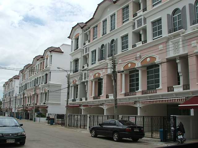 (ให้เช่าแล้ว) HOME OFFICE  บ้านกลางเมืองลาดพร้าว ทำเลดีที่สุด โครงการอยู่ริมถนนเลียบทางด่วน