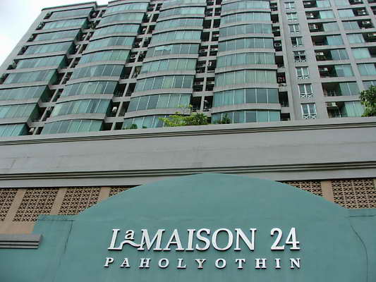 (ให้เช่าแล้ว) CONDO FORRENT ใกล้ตึกช้าง วิวสวยชั้น 18 เฟอร์นิเจอร์ครบ ใกล้รถไฟใต้ดิน