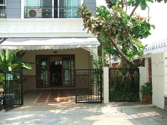 (บ้านเช่าไปแล้ว) บ้านเช่าศรีนครินทร์ / Home Office ให้เช่า บ้านกลางเมืองใกล้สี่แยกอ่อนนุช บ้านสวยมีเ 1