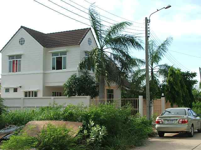 (ให้เช่าแล้ว)บ้านเช่าบางนา / สวยกิ๊บ! ติดสนามกอล์ฟ หมู่บ้านธนาซิตี้ ใกล้ปากทางเข้าสนามบินสุวรรณภูมิ
