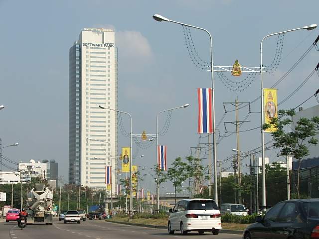 (ให้เช่าแล้ว) บ้านเช่าแจ้งวัฒนะ / HOME OFFICE ให้เช่า กว้างขวาง โอ่โถง  อยู่ใกล้ Software Park 6