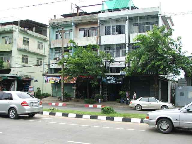 (ให้เช่าแล้ว) ตึกแถวให้เช่า ริมถนนเสรีไทย ตรงข้ามสำนักงานเขตบึงกุ่ม พร้อมแอร์ ถูกมาก 10,000 บาท 1