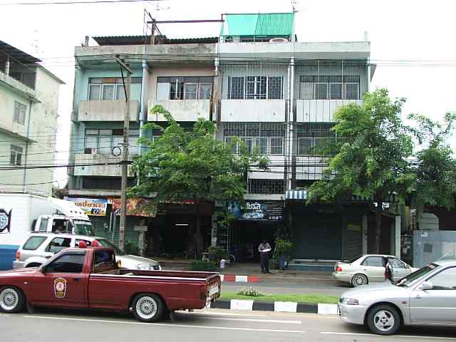 (ให้เช่าแล้ว) ตึกแถวให้เช่า ริมถนนเสรีไทย ตรงข้ามสำนักงานเขตบึงกุ่ม พร้อมแอร์ ถูกมาก 10,000 บาท 2