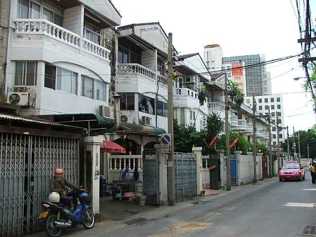 (มีผู้เช่าแล้ว) บ้านเช่าใกล้รถไฟใต้ดิน / HOME OFFICE เช่าถูก ใกล้MRT 100เมตร สี่แยกรัชดา-สุทธิสาร 1