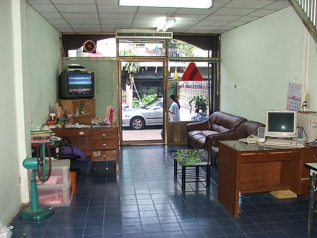 (มีผู้เช่าแล้ว) บ้านเช่าใกล้รถไฟใต้ดิน / HOME OFFICE เช่าถูก ใกล้MRT 100เมตร สี่แยกรัชดา-สุทธิสาร 2