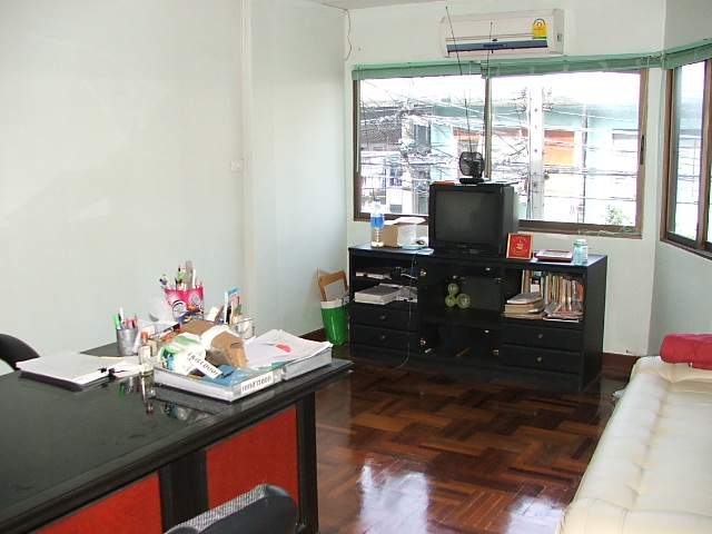 (มีผู้เช่าแล้ว) บ้านเช่าใกล้รถไฟใต้ดิน / HOME OFFICE เช่าถูก ใกล้MRT 100เมตร สี่แยกรัชดา-สุทธิสาร 5