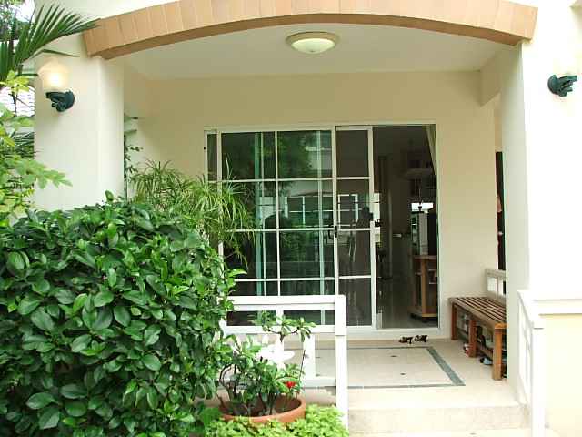 (ให้เช่าแล้ว) บ้านเช่ารังสิต / บ้านสวย ให้เช่า เฟอร์ครบ ม.มัณฑนา คลอง2  โครงการLandHou 6