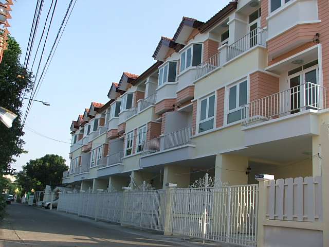 (ให้เช่าแล้ว) บ้านเช่าสุขุมวิท / HOME OFFICE ให้เช่าถูกมั่กมาก ใหม่เอี่ยม 3 ชั้นทำเลดี 1