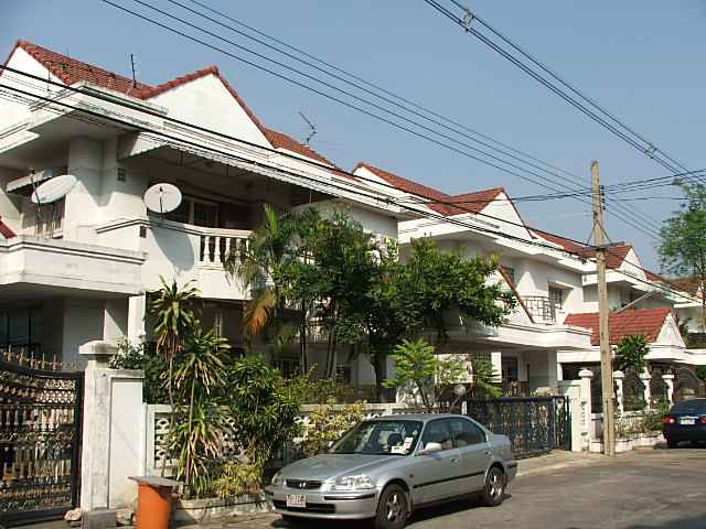 (มีผู้เช่าแล้ว) บ้านเช่าลาดพร้าว / บ้านเดี่ยวให้เช่า ลาดพร้าว 71 หมู่บ้านกฤติกร กว้างขวาง 4 ห้องนอน 1