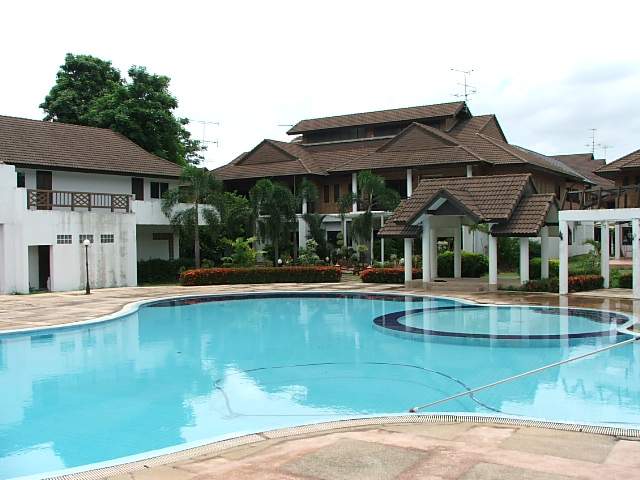 (ให้เช่าแล้ว) บ้านเช่ารังสิต / พร้อมสระว่ายน้ำหลังบ้าน เฟอร์ครบ  ใกล้รร.นานาชาติ (รับประกันไม่ผิดหวั