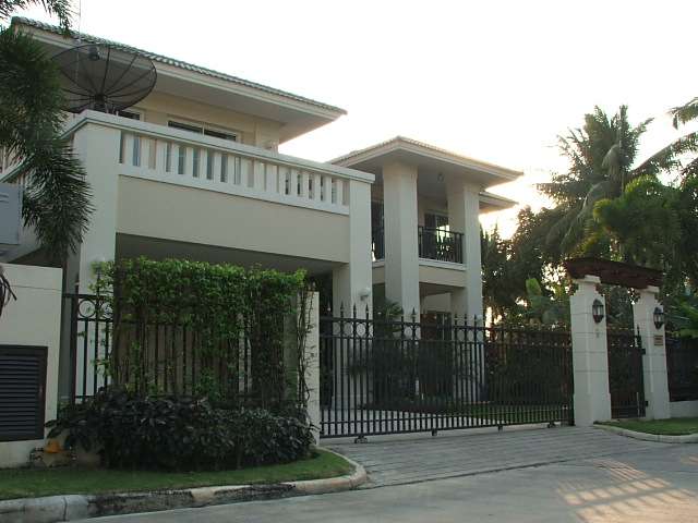 (บ้านเช่าไปแล้ว) บ้านเช่าราชพฤกษ์-สาธร / บ้านสวยหลังใหญ่ หรูหรา พร้อมเฟอร์ครบ หมู่บ้าน Golden Herita 2