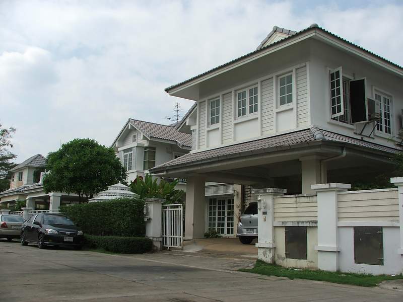 (บ้านเช่าไปแล้ว) บ้านเช่าลาดพร้าว / บ้านให้เช่า หมู่บ้านอารียาลาดพร้าว130 บ้านน่าอยู่ เฟอร์ครบ กว้าง 2