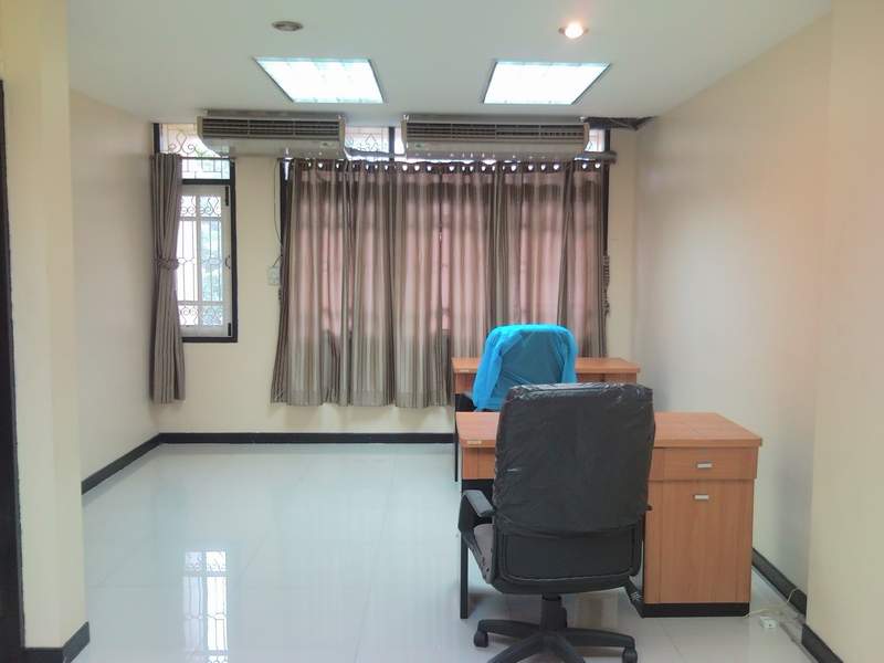 (บ้านเช่าไปแล้ว) บ้านเช่ารัชโยธิน / HOME OFFICE ให้เช่า ทำเลดีใกล้เมเจอร์รัชโยธิน รถไฟฟ้าMRT กว้างขว 4