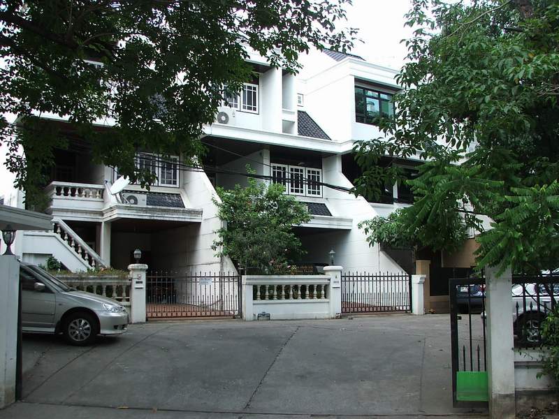 (บ้านเช่าไปแล้ว) บ้านเช่ารัชโยธิน / HOME OFFICE ให้เช่า ทำเลดีใกล้เมเจอร์รัชโยธิน รถไฟฟ้าMRT กว้างขว 8