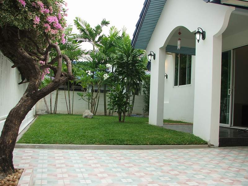 (บ้านเช่าไปแล้ว) บ้านเช่าศรีนครินทร์ / Beauty Furnished House For Rent บ้านสวยเล็กๆน่ารัก ใกล้ FoodL 1