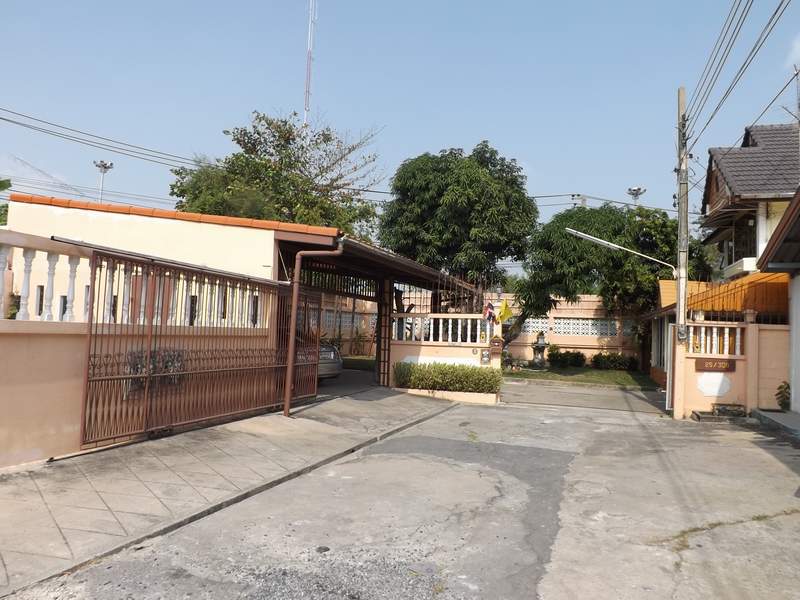 (บ้านเช่าไปแล้ว) บ้านเช่ารามคำแหง / บ้านเดี่ยวให้เช่าสำหรับทำธุรกิจ กว้างขวาง จอดรถได้ 10 กว่าคัน 2