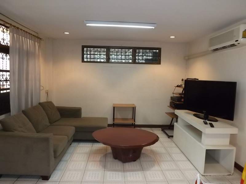 (บ้านเช่าไปแล้ว) บ้านเช่ารามคำแหง / บ้านเดี่ยวให้เช่าสำหรับทำธุรกิจ กว้างขวาง จอดรถได้ 10 กว่าคัน 9