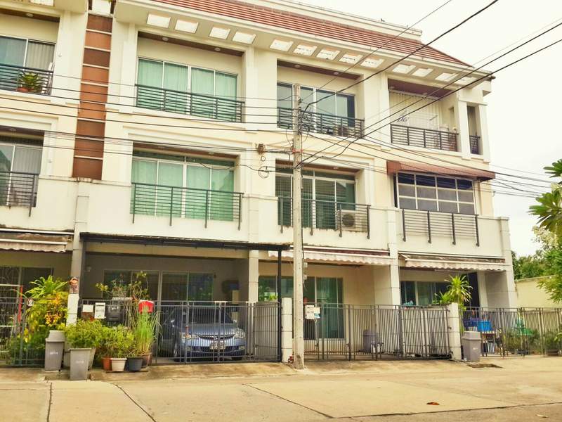 (บ้านเช่าไปแล้ว) บ้านเช่าใกล้รถไฟฟ้าวุฒากาศ / ทาวน์โฮมให้เช่าถูก บ้านกลางเมืองสาธร-ตากสิน Urbanion 3