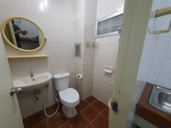 (บ้านเช่าไปแล้ว) ตึกแถวสาทรให้เช่าถูก ตึกแถว 3 ชั้นครึ่ง สภาพดีมากพร้อมอยู่ใกล้ รถไฟฟ้า BTSเซ็นต์หลุ 8