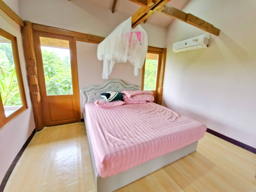 บ้านเช่าฉลองกรุง /  บ้านไม้ให้เช่าพร้อมบ่อปลา ใกล้วัดลำผักชี กว้างขวาง 400 ตรว.วิวสวยๆ ติดทุ่งนา ติด 8