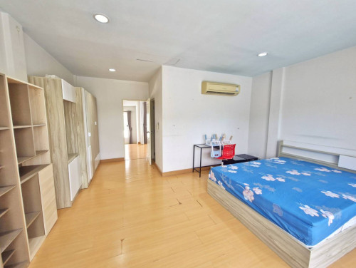 บ้านกลางเมืองราชพฤกษ์ให้เช่าถูก /  ทาวน์โฮม 3 ชั้นสภาพดี เฟอร์ครบ พร้อม Wall chart รถไฟฟ้า ใกล้ รถไฟ 8