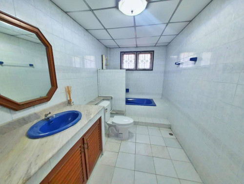 บ้านเช่าเสรีไทย / บ้านเดี่ยวย่านบางกะปิ ให้เช่าถูกราคาถูก กว้างขวาง 5 ห้องนอน หมู่บ้านนาริสา 4