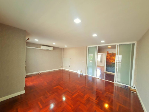 บ้านเช่าไปแล้ว / อาคารให้เช่าปิ่นเกล้า / โฮมออฟฟิศให้เช่า อาคารพาณิชย์ กว้างขวาง 330 ตรม.สภาพดี ทำเล 7