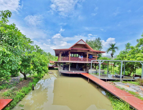 บ้านเช่าฉลองกรุง /  บ้านไม้ให้เช่าพร้อมบ่อปลา ใกล้วัดลำผักชี กว้างขวาง 400 ตรว.วิวสวยๆ ติดทุ่งนา ติด