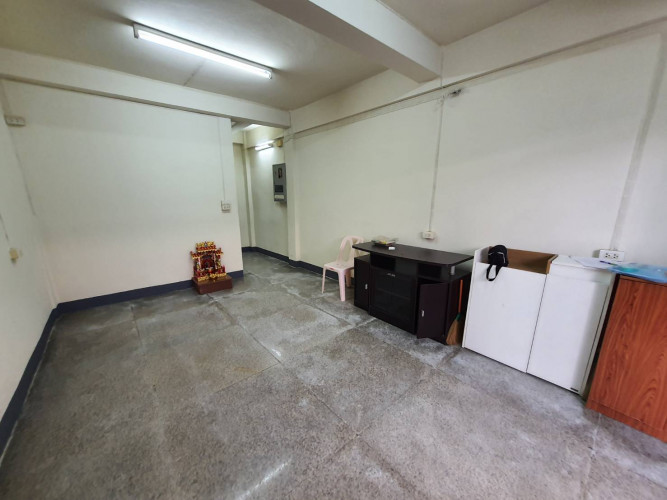 (บ้านเช่าไปแล้ว) ตึกแถวสาทรให้เช่าถูก ตึกแถว 3 ชั้นครึ่ง สภาพดีมากพร้อมอยู่ใกล้ รถไฟฟ้า BTSเซ็นต์หลุ 4