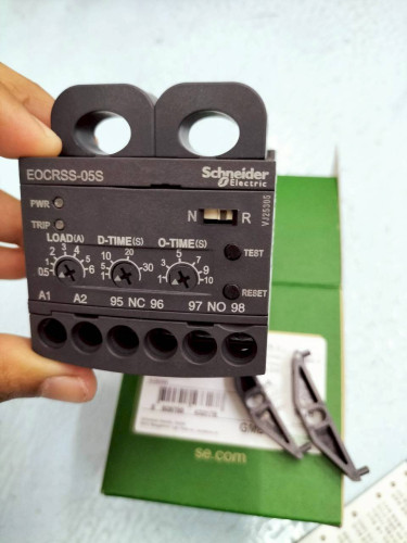 SCHNEIDER OVERLOAD RELAY MODEL: EOCRSS-05S 0.5-6Ax0.9 24-24VAC/CD ราคา 2,800.00 บาท