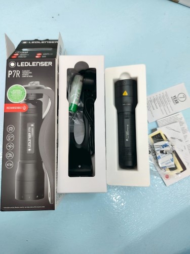 Philips SFL6168 Zoom lampe de poche avec chargement USB 18650 batterie