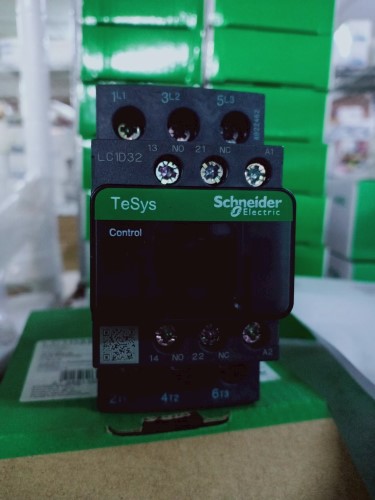 SCHNEIDER MODEL: LC1D32M7 220V ราคา 1,178.00 บาท