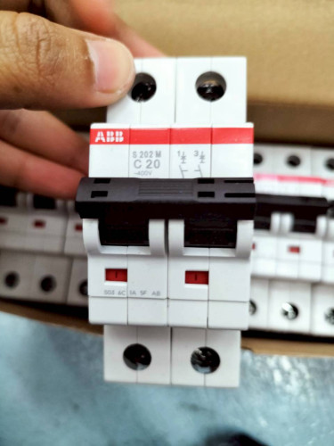 ABB BREAKER MODEL: S202M-C20 ราคา 372.00 บาท