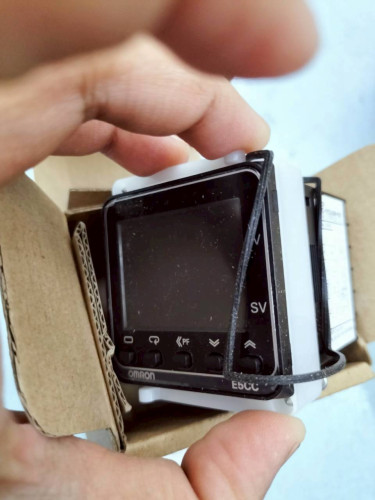 OMRON DIGITAL CONTROLLER MODEL: E5CC-RX2ASM-802 AC100-240V ราคา 3,000.00 บาท