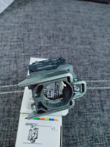 SCHNEIDER MODEL: ZB4BZ101 ราคา 210.00 บาท